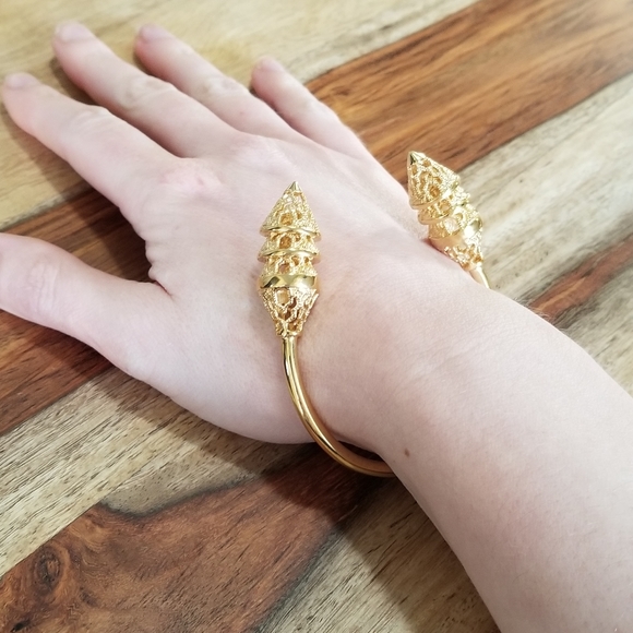 Isharya Filigree Spoke Triple Cone Gold Bracelet - Picture 9 of 13